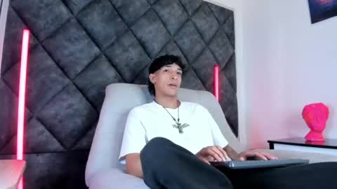 Snapshot of kroywave chatting on 08/08/26, 03:52 Kroy Wave Muscle Tattoos Latino online show from 08/08/26, 03:52
