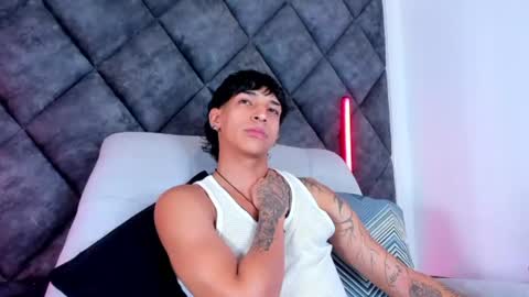 Snapshot of kroywave chatting on 08/09/26, 03:19 Kroy Wave Muscle Tattoos Latino online show from 08/09/26, 03:19