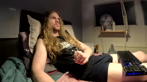 Snapshot of krullz123 chatting on 12/15/25, 10:58 Krullz online show from 12/15/25, 10:58