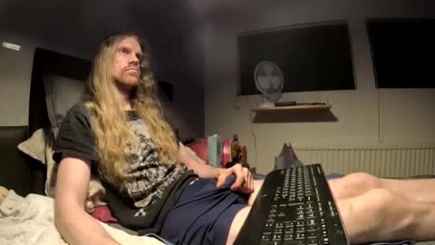 Snapshot of krullz123 chatting on 02/04/26, 01:44 Krullz online show from 02/04/26, 01:44