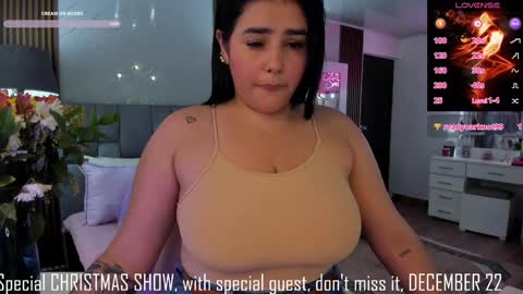 Snapshot of krysstal__ chatting on 12/20/24, 07:07 online show from 12/20/24, 07:07