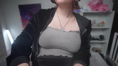 Snapshot of krystalsyxx chatting on 03/12/25, 12:31 Krystal Syx online show from 03/12/25, 12:31