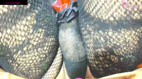 Snapshot of krystarxxx chatting on 11/06/25, 08:10 kryxtal online show from 11/06/25, 08:10