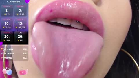 Snapshot of krysten_ritter2 chatting on 02/10/25, 08:42 krys online show from 02/10/25, 08:42