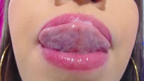 Snapshot of krysten_ritter2 chatting on 02/27/25, 10:04 krys online show from 02/27/25, 10:04
