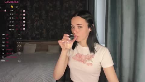 Snapshot of kseni_a chatting on 09/20/25, 01:56 Ksenia online show from 09/20/25, 01:56