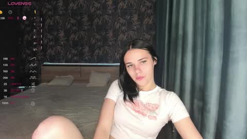 Snapshot of kseni_a chatting on 09/28/25, 03:17 Ksenia online show from 09/28/25, 03:17