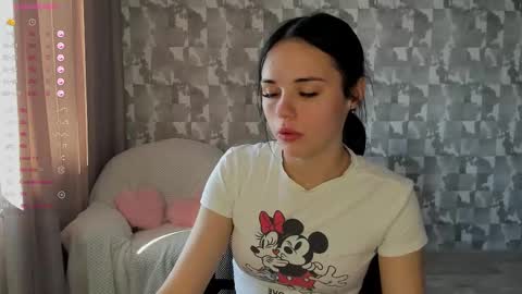 Snapshot of kseni_a chatting on 09/29/25, 10:09 Ksenia online show from 09/29/25, 10:09