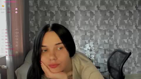 Snapshot of kseni_a chatting on 10/14/25, 10:27 Ksenia online show from 10/14/25, 10:27