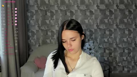 Snapshot of kseni_a chatting on 10/22/25, 07:41 Ksenia online show from 10/22/25, 07:41