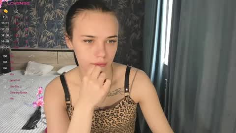 Snapshot of kseni_a chatting on 04/24/26, 07:22 Ksenia online show from 04/24/26, 07:22
