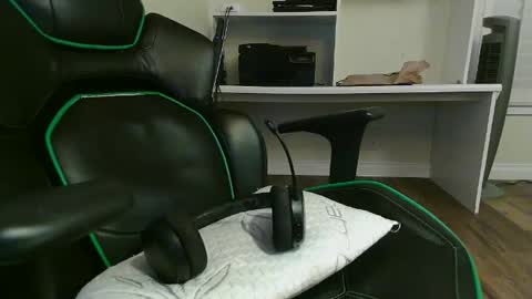 Snapshot of kt12369 chatting on 12/03/24, 07:21 Kevin online show from 12/03/24, 07:21