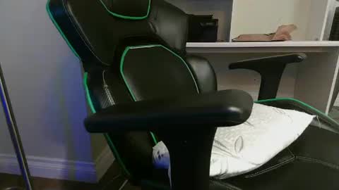 Snapshot of kt12369 chatting on 12/04/24, 07:17 Kevin online show from 12/04/24, 07:17