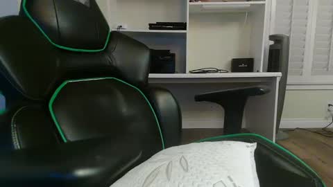 Snapshot of kt12369 chatting on 12/29/24, 07:39 Kevin online show from 12/29/24, 07:39