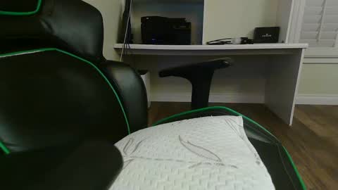 Snapshot of kt12369 chatting on 12/31/24, 07:20 Kevin online show from 12/31/24, 07:20