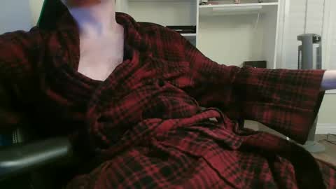 Snapshot of kt12369 chatting on 01/05/25, 08:11 Kevin online show from 01/05/25, 08:11