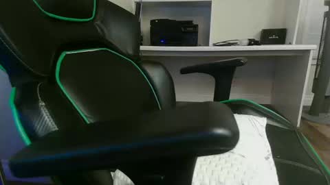 Snapshot of kt12369 chatting on 01/06/25, 07:42 Kevin online show from 01/06/25, 07:42