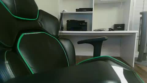 Snapshot of kt12369 chatting on 01/07/25, 06:38 Kevin online show from 01/07/25, 06:38