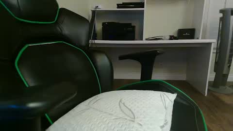 Snapshot of kt12369 chatting on 01/09/25, 07:21 Kevin online show from 01/09/25, 07:21