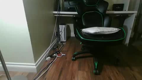 Snapshot of kt12369 chatting on 01/14/25, 07:27 Kevin online show from 01/14/25, 07:27