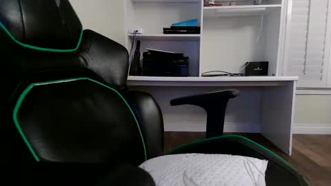 Snapshot of kt12369 chatting on 01/22/25, 07:14 Kevin online show from 01/22/25, 07:14