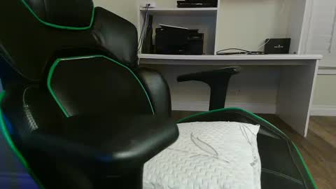 Snapshot of kt12369 chatting on 01/23/25, 07:22 Kevin online show from 01/23/25, 07:22