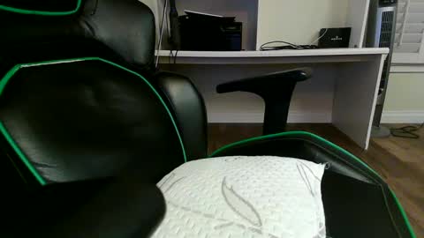 Snapshot of kt12369 chatting on 02/02/25, 07:20 Kevin online show from 02/02/25, 07:20