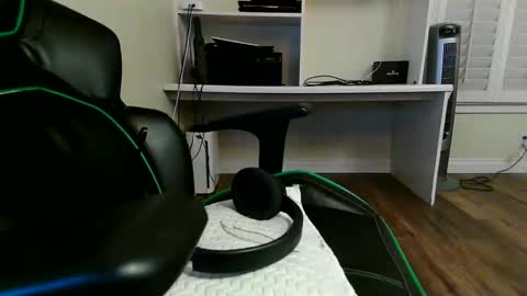 Snapshot of kt12369 chatting on 02/04/25, 07:40 Kevin online show from 02/04/25, 07:40