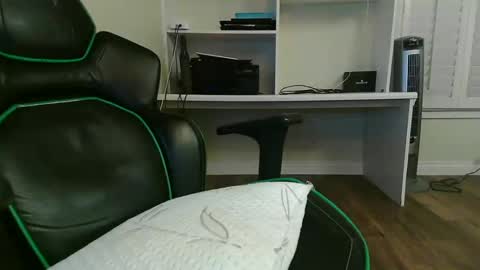 Snapshot of kt12369 chatting on 02/09/25, 07:38 Kevin online show from 02/09/25, 07:38