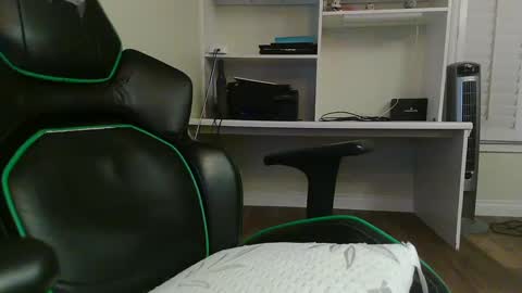 Snapshot of kt12369 chatting on 02/12/25, 07:23 Kevin online show from 02/12/25, 07:23