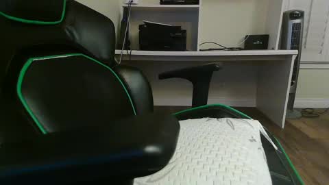 Snapshot of kt12369 chatting on 02/18/25, 07:10 Kevin online show from 02/18/25, 07:10