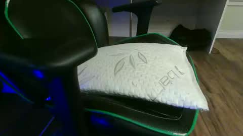 Snapshot of kt12369 chatting on 09/10/25, 07:08 Kevin online show from 09/10/25, 07:08