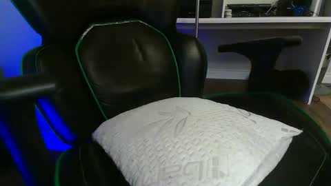 Snapshot of kt12369 chatting on 09/18/25, 07:21 Kevin online show from 09/18/25, 07:21