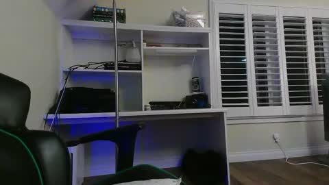 Snapshot of kt12369 chatting on 10/02/25, 07:15 Kevin online show from 10/02/25, 07:15