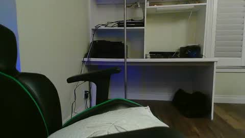 Snapshot of kt12369 chatting on 10/06/25, 05:49 Kevin online show from 10/06/25, 05:49