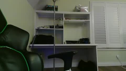 Snapshot of kt12369 chatting on 10/13/25, 07:30 Kevin online show from 10/13/25, 07:30