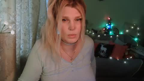 Snapshot of kudesnizza chatting on 12/18/24, 10:30 Annika MTF ts post -op online show from 12/18/24, 10:30