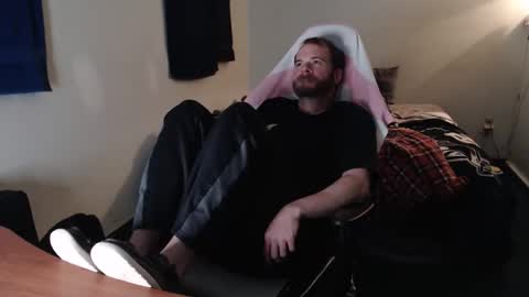 Kuggy online show from 11/19/25, 10:21