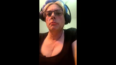 Snapshot of kullinky69 chatting on 12/19/25, 04:30 kullinky69 online show from 12/19/25, 04:30