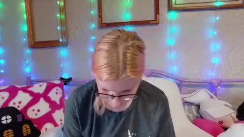 Samantha online show from 04/22/26, 11:23