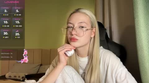 Snapshot of kvetapin chatting on 05/25/26, 12:16 Bella and Alexandra online show from 05/25/26, 12:16