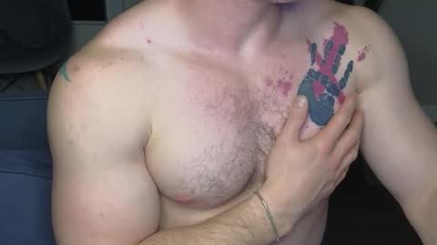 Snapshot of kyle_4u chatting on 10/28/25, 05:26 Kyle online show from 10/28/25, 05:26