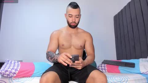 Snapshot of kyle_collinz chatting on 11/05/25, 10:21 Kyle collinz online show from 11/05/25, 10:21