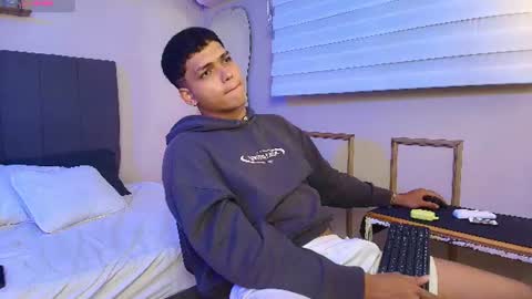 Kyliam online show from 07/12/26, 12:34