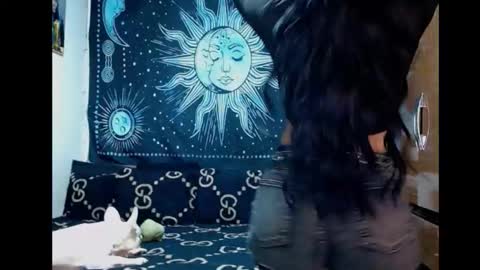 kylie online show from 10/23/25, 08:40