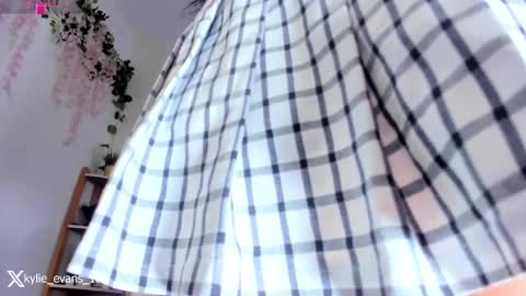 Kylie online show from 02/11/25, 05:40