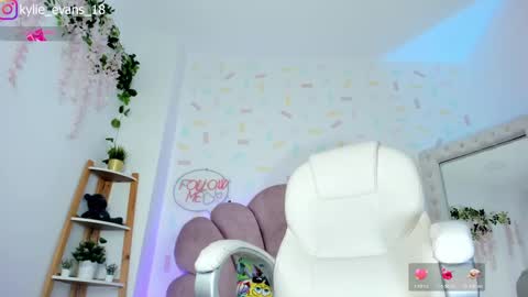 Kylie online show from 02/23/25, 07:28