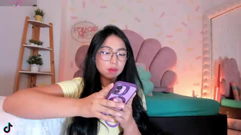 Snapshot of kylie_evans_18 chatting on 07/23/26, 09:24 Kylie online show from 07/23/26, 09:24
