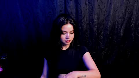 Snapshot of kylie_foxx1 chatting on 02/04/25, 01:23 submissive demon Please help me to reach 500 thumbs up online show from 02/04/25, 01:23