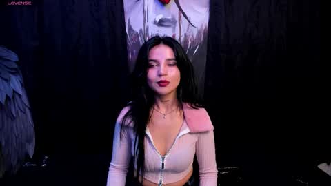 Snapshot of kylie_foxx1 chatting on 09/23/25, 01:19 submissive demon Please help me to reach 500 thumbs up online show from 09/23/25, 01:19